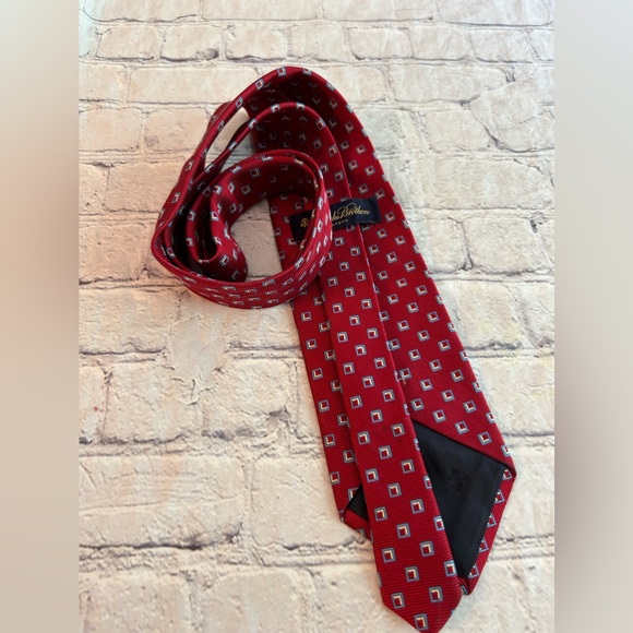 BROOKS BROTHERS MAKERS MENS RED/BLUE/YELLOW PATTERN SILK TIE - Picture 2 of 8